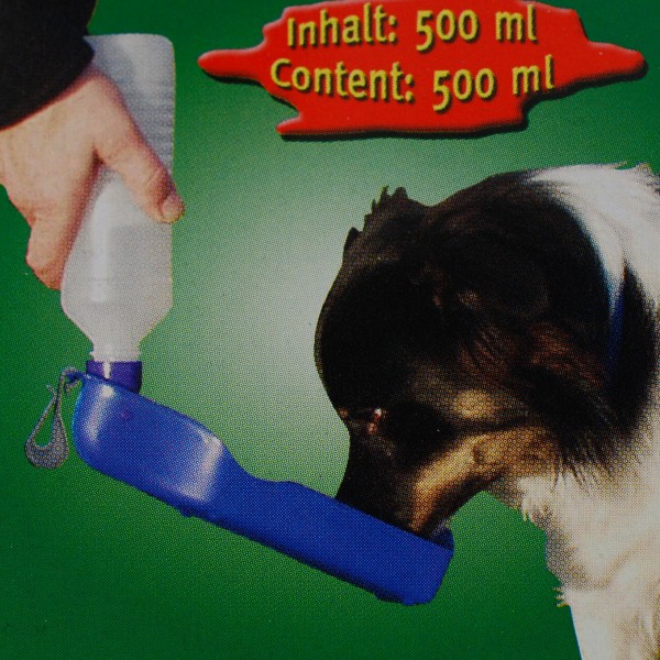 Trinkflasche für Hunde - für Unterwegs (Anwendung)