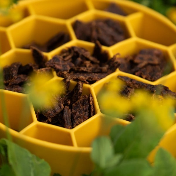 Pala Trockenfutter für Hunde - Futterstücke im Napf