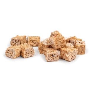 Getrocknete Rotbarschhaut in Würfelform - Hundesnack und Hundeleckerli Getrocknete Rotbarschhaut in Würfelform - Hundesnack und Hundeleckerli
